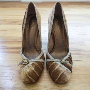 Vintage BCBGirls crushed velvet heels